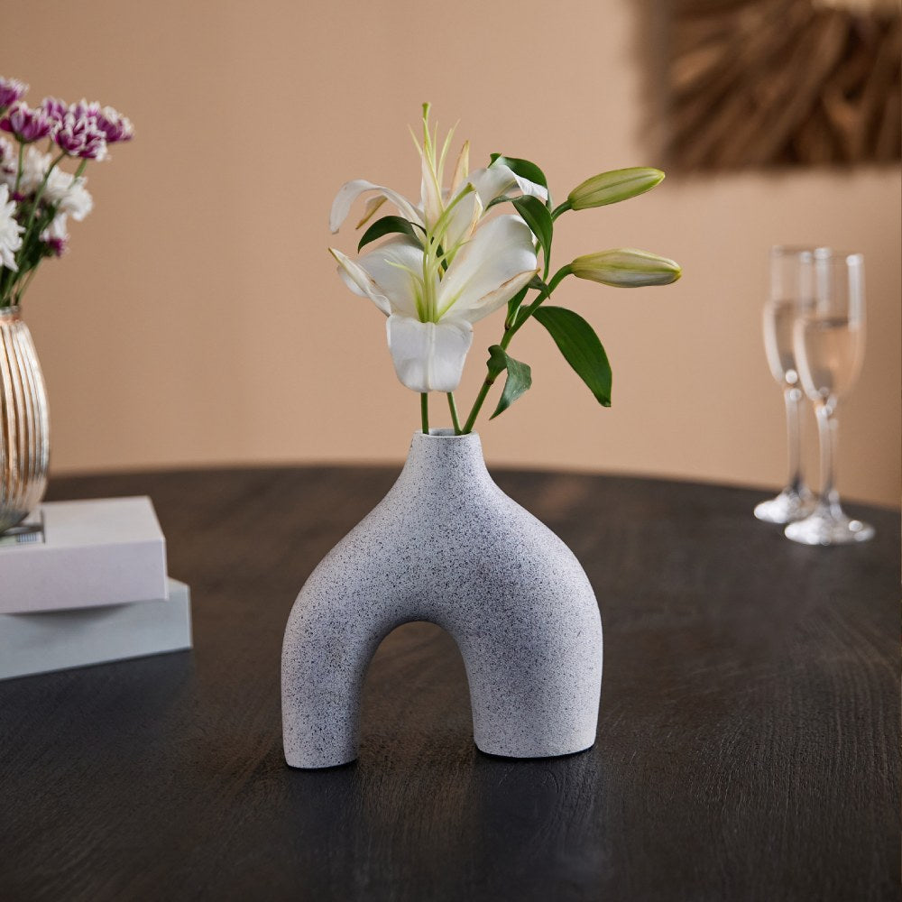 Decorate with Style: Trending Modern Vase Designs for Indian Homes