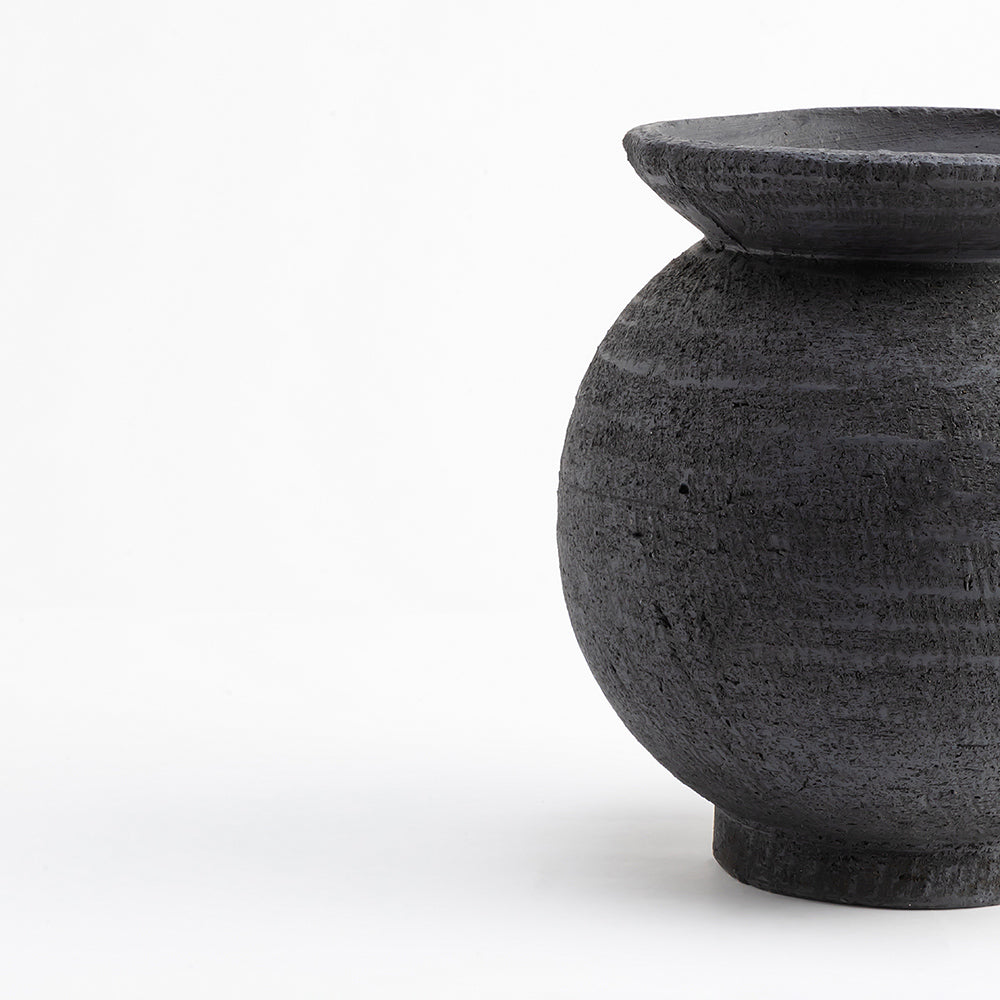 Dark Nite Terracotta Pot - Medium