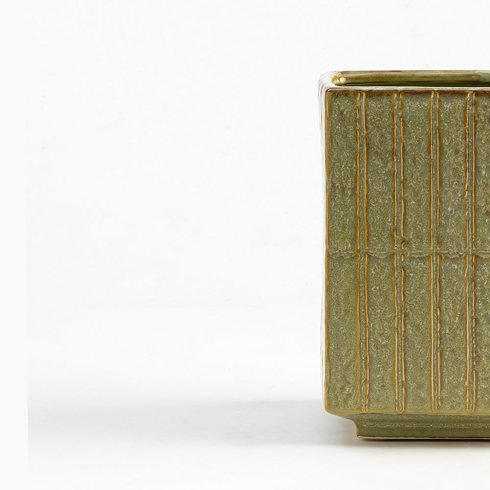 Lavelle Darling Flowerpot