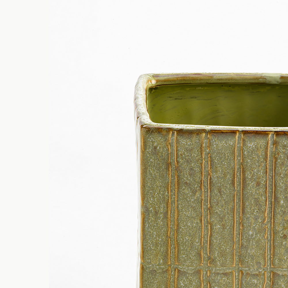 Lavelle Darling Flowerpot